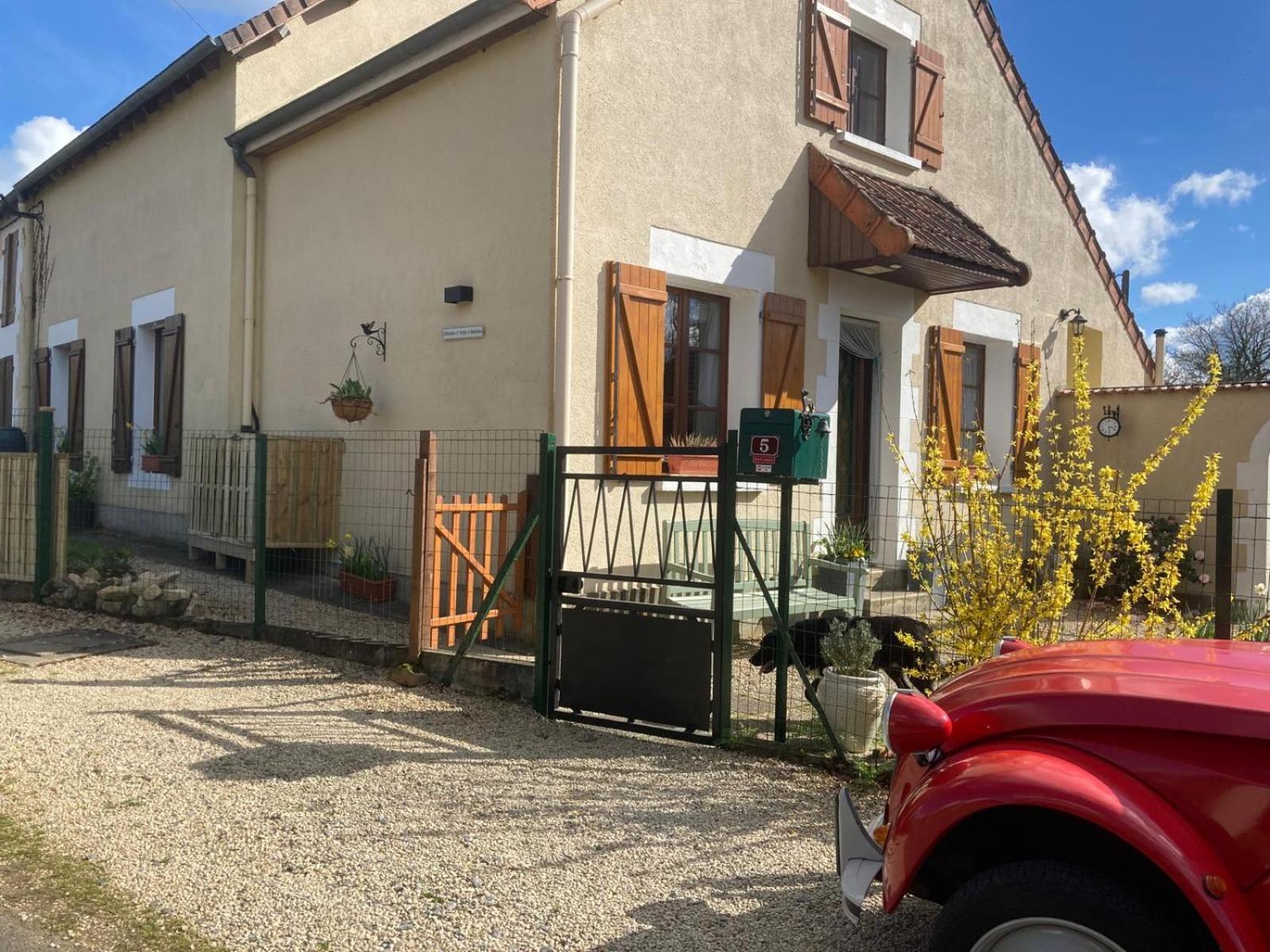 Chambres D' Hotes A Benaize Coulonges  Exterior photo